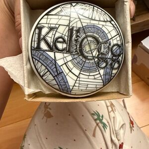 Kellogg School of Management Ceramic Paperweight – McLaughlin Glazeware